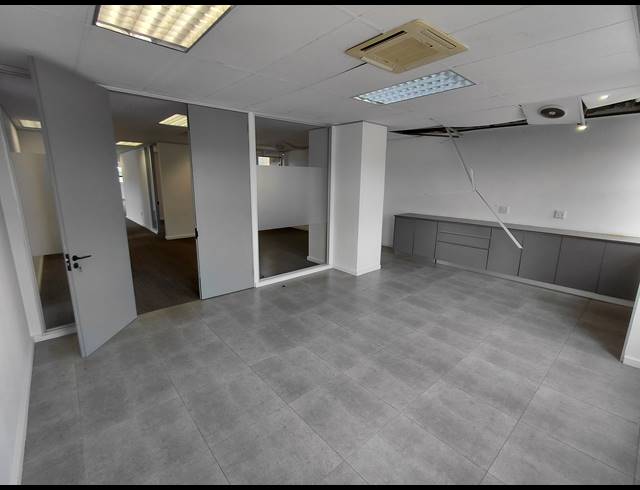 383M² OFFICE TO LET IN PAULSHOF